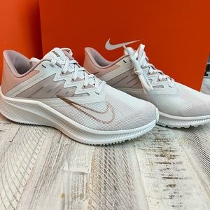 Woman’s Nike quest 3
